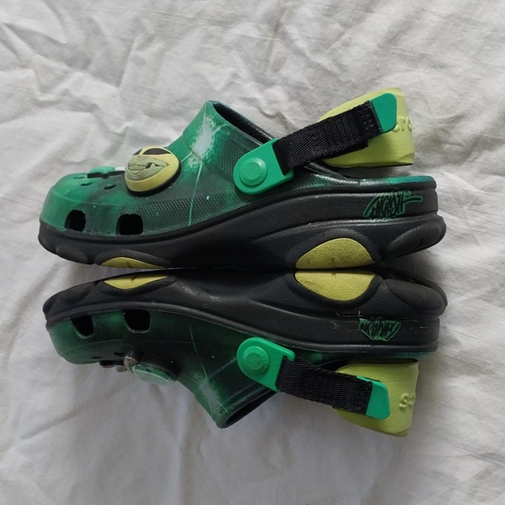 Crocs Camoflauge With Space Charms Size J5 - Picture 6 of 8